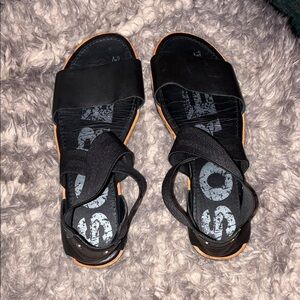 Sorel Black and Tan Sandals